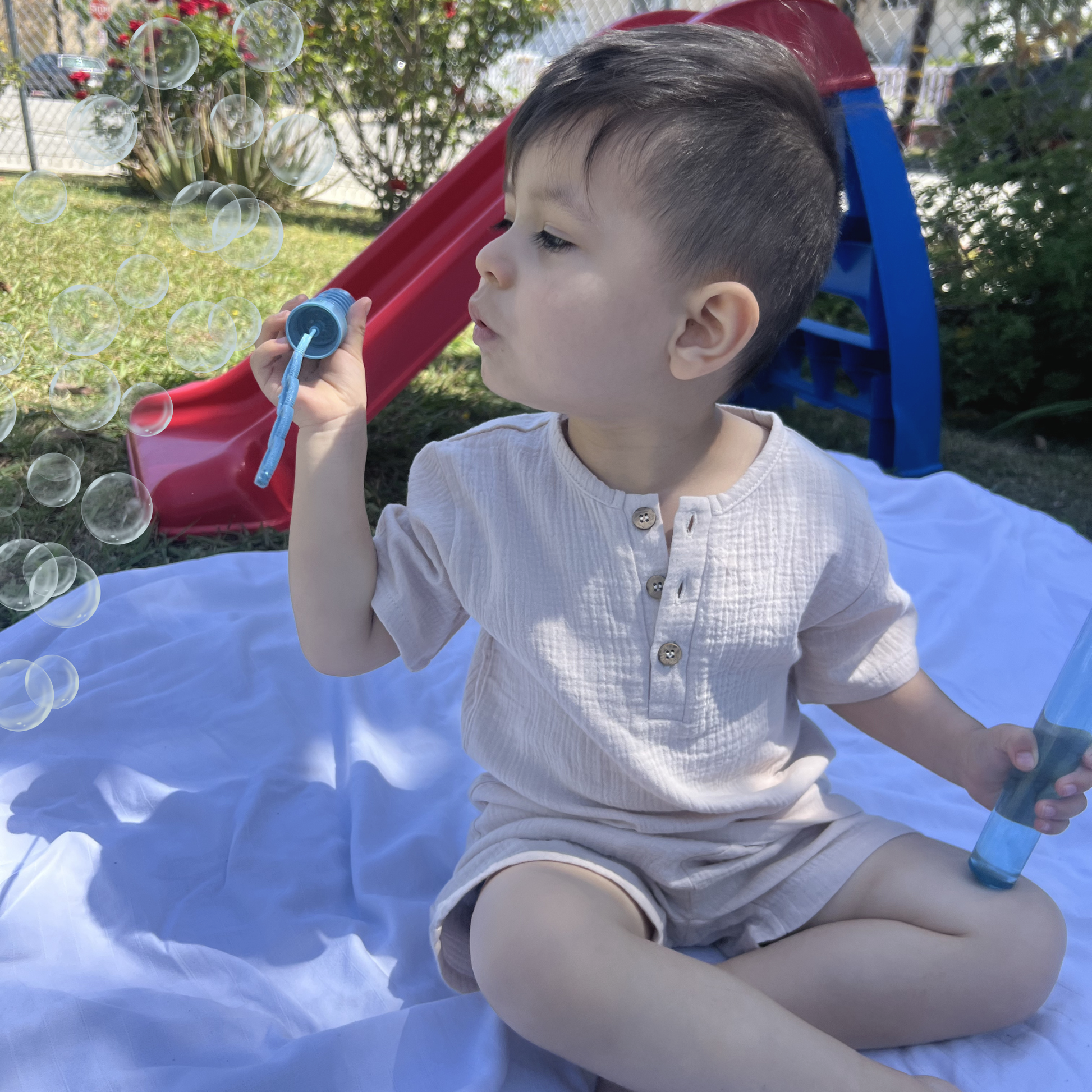 Little Alii Breeze Sand two-piece muslin set, round-neck shirt and elastic waist shorts for kids